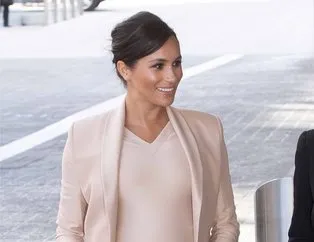 selena gomez in ilginc guzellik