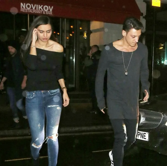 Mesut Özil’in sevgilisi oyuncu Amine Gülşe’den müjdeli haber