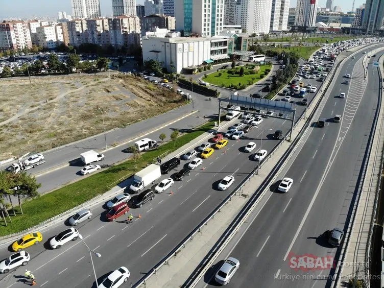 İstanbul Kitap Fuarı’na yoğun ilgi! Metrelerce araç kuyruğu oluştu