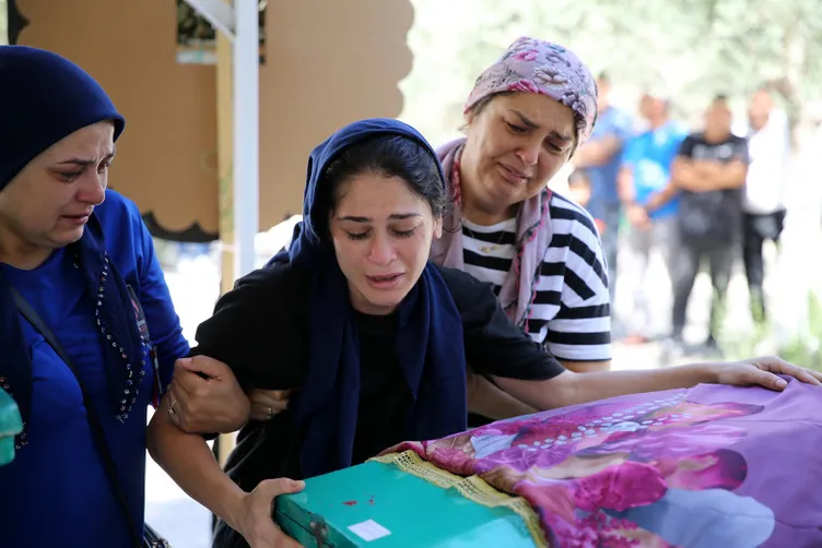 İzmir’de baba katliamı: Anne 3 evladını toprağa verdi! Hanginize yanayım Nira’yı ortalarına gömsünler o kardeşlerini korur