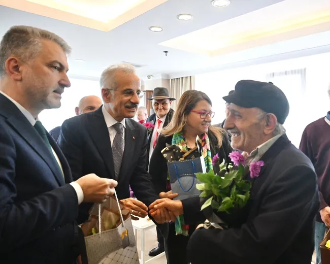bakan-uraloglundan-anlamli-bayram-ziyareti-1780068883062.jpg