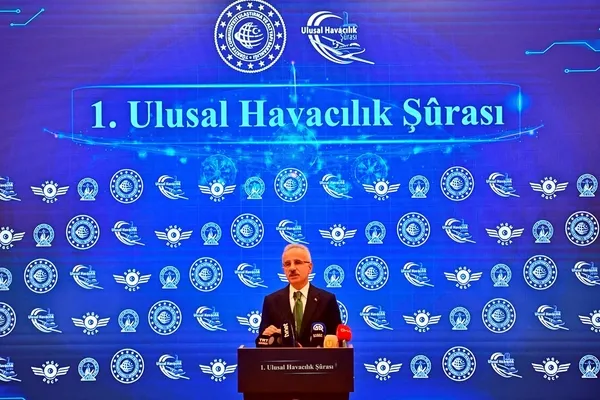 turkiyenin-ilk-ulusal-havacilik-surasi-tamamlandi-ulastirma-ve-altyapi-bakani-abdulkadir-uraloglu-kuresel-hava-1740656774440.jpg