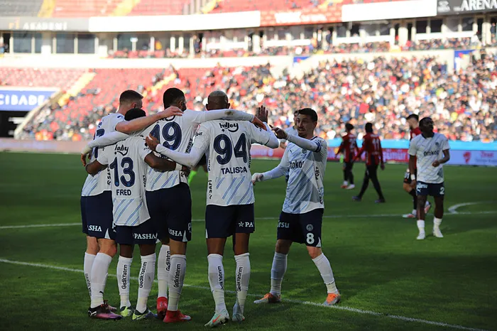 son-dakika-haberi-fenerbahce-ziraat-turkiye-kupasinda-ceyrek-finalde-gaziantep-fk-veda-etti-nesyriden-jenerikl-1740668554536.jpeg