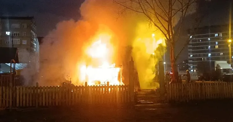 Pendik’te bungalov ev alev alev yandı