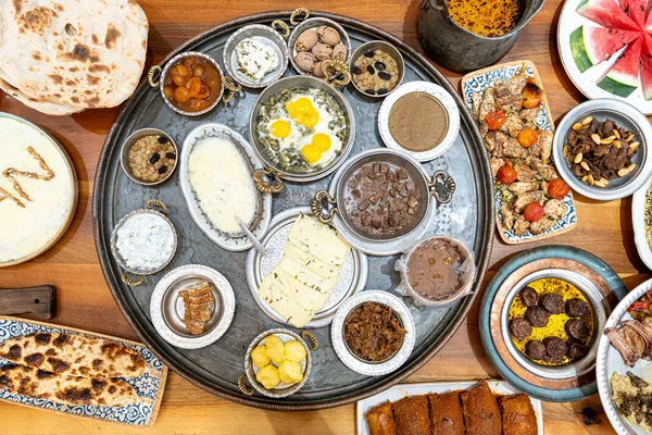 vanin-gastronomi-mirasi-lezzet-noktalarinda-tanitiliyor-kahvalti-otlu-peynir-inci-kefali-ve-daha-fazlasi-1784453884828.jpg