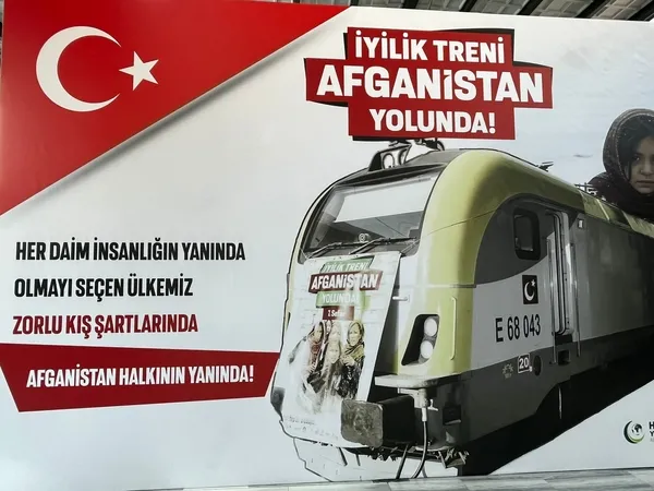 turkiyeden-afganistana-730-tonluk-yardim-malzemesi-21-iyilik-treni-yola-cikti-1734701034633.jpg