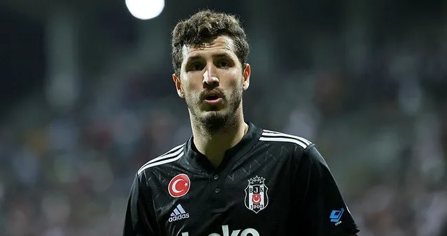Beşiktaşlı Salih Uçan Medipol Başakşehir'e transfer oluyor!