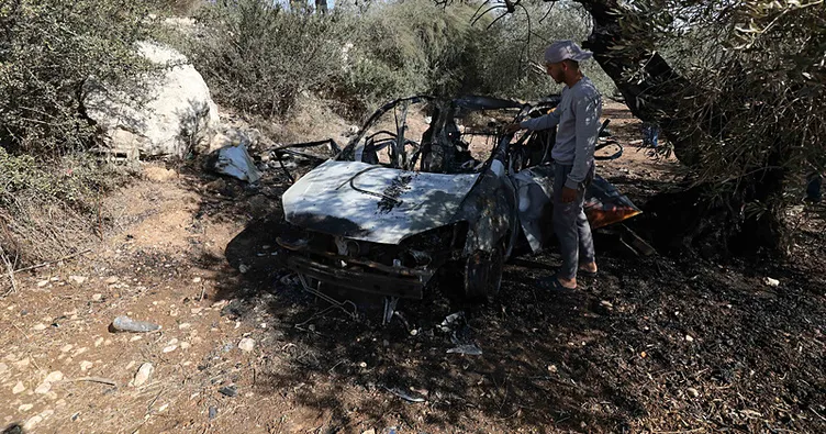 Fanatik İsrailliler Filistinlilerin aracını yaktı: Duvarlara ırkçı sloganlar yazdılar