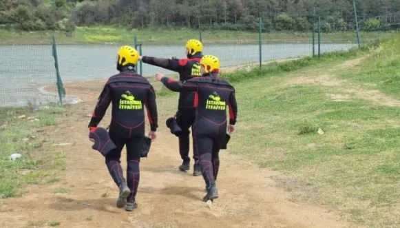 ormanda-kaybolan-demans-hastasi-telefon-ile-ayakkabisindaki-takip-cihazi-ile-araniyor-1745936427100.jpg ormanda kaybolan demans hastasi telefon ile ayakkabisindaki takip cihazi ile araniyor 1745936427100