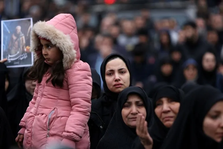 Binlerce İranlı sokağa döküldü! Kasım Süleymani için Ahvaz'da cenaze töreni...