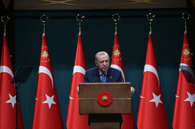 baskan-erdogandan-ozgur-ozelin-a-haberi-tehdidine-sert-tepki-bize-basin-ozgurlugu-dersi-veremez-1793037365600.jpeg Başkan Erdoğan'dan Özgür Özel'in A Haber'i tehdidine sert tepki: Bize basın özgürlüğü dersi veremez