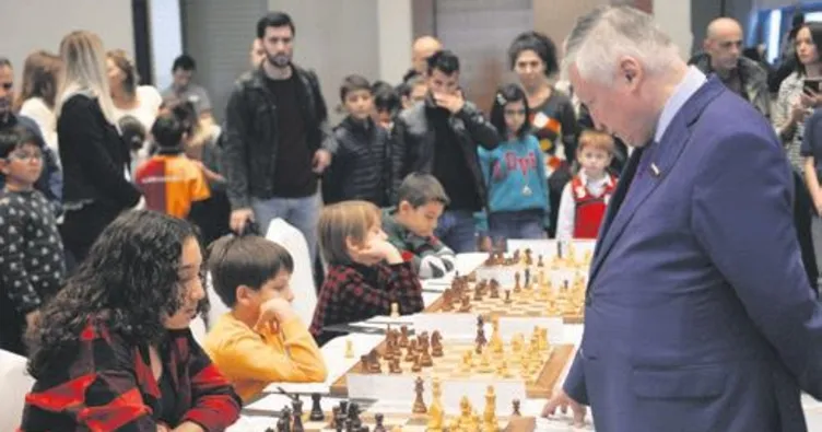 12 yaşındaki Işıl Karpov’u pes ettirdi