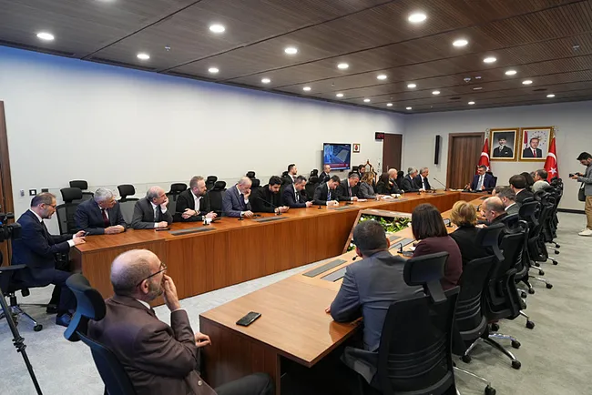 bakan-ciftciden-terorsuz-turkiye-mesaji-insallah-ulkemiz-bu-50-yillik-prangadan-kurtulacak-1772636624423.jpeg Bakan Çiftçi’den Terörsüz Türkiye mesajı: