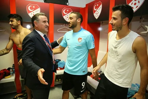 Cenk Tosun'a mesaj yağdı!