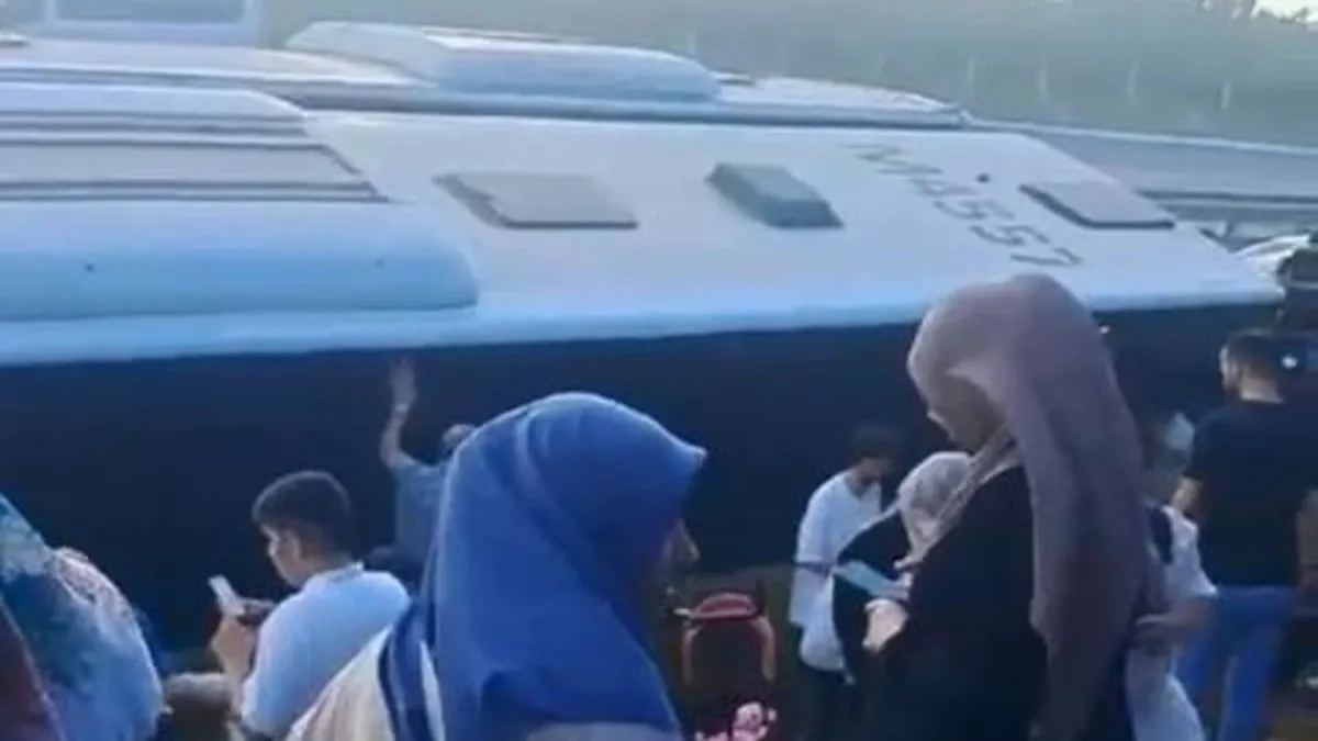 Arnavutköy'de İETT otobüsü yol kenarındaki boşluğa düştü