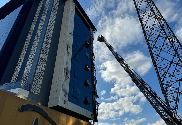 Yer İstanbul Bahçelievler: Özel okulun bahçesindeki trafo bomba gibi patladı!