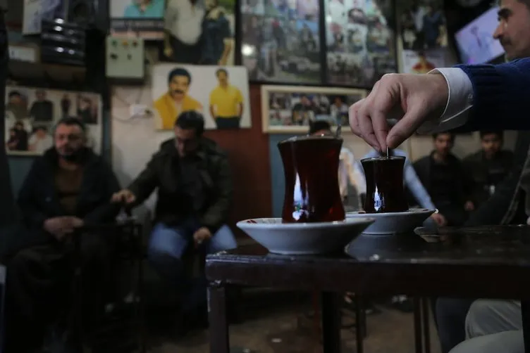 Irak’ta Tatlıses hayranlarını buluşturan çay ocağı