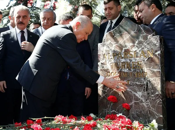 Alparslan Türkeş vefatının 21. yıldönümünde mezarı başında anıldı