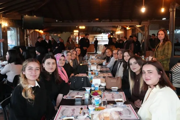baskan-akdenizli-kadin-personeliyle-iftarda-bulustu-1773079518192.jpg