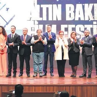 ‘Ödülümü on gün önce ölen anneme ithaf ediyorum’