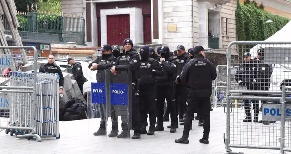 DİSK Çelenk Bırakma