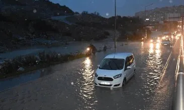 Şiddetli lodos ve yağmur Bursa’da etkili oldu
