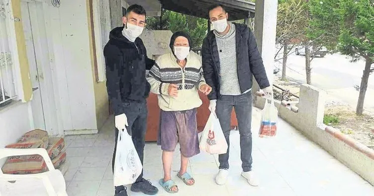 Ak partili gençler de yaşlılar için sahada