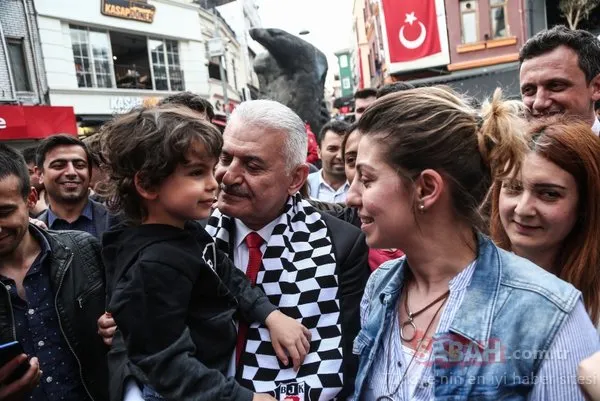 Binali Yıldırım, Beşiktaş'ta vatandaşlarla buluştu