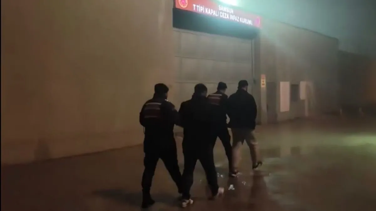 63 ilde uyuşturucu madde satıcılarına yönelik operasyon: 424 şüpheli yakalandı 63 ilde uyuşturucu madde satıcılarına yönelik operasyon: 424 şüpheli yakalandı