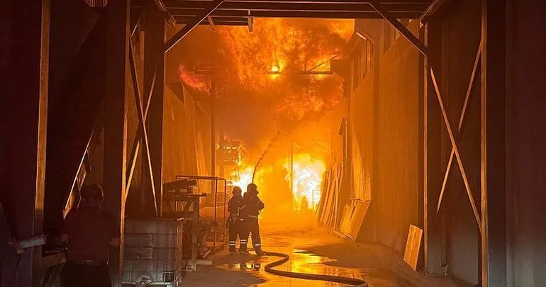 Kahramanmaraş’ta ahşap fabrikasında yangın