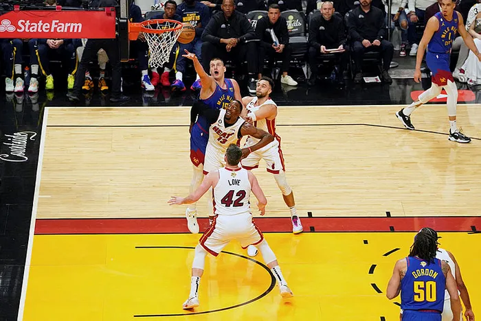 denver-nuggets-miami-heati-farkli-yendi-seride-durumu-2-1e-getirdi-1686210034878.jpg