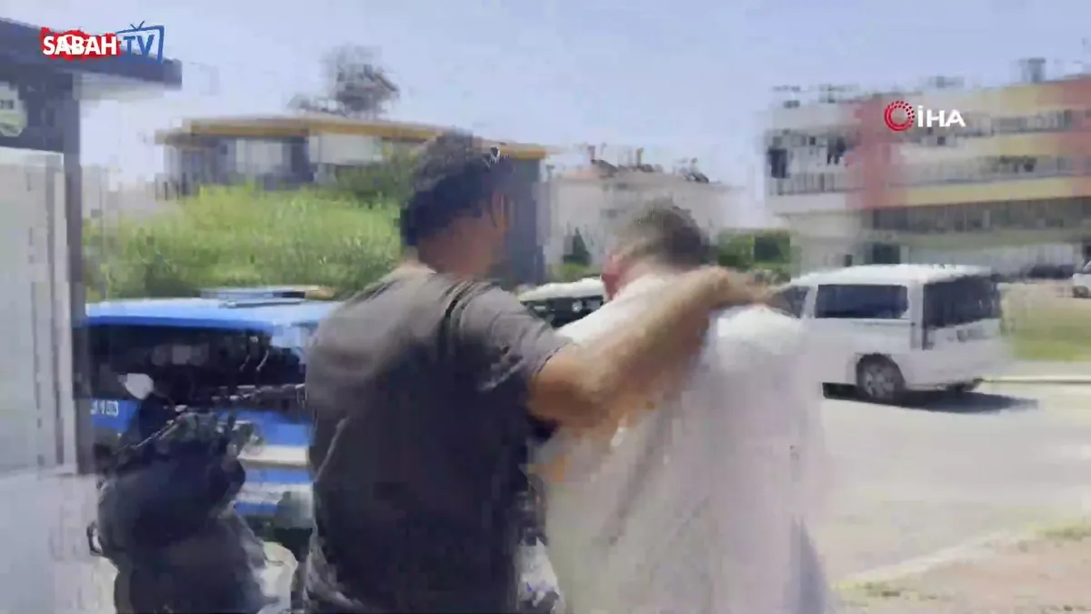 Pazarda sahte döviz ve altınlarla alışveriş yapmaya çalıştı, esnaf ve zabıtanın dikkatiyle yakalandı | Video videosunu izle Pazarda sahte döviz ve altınlarla alışveriş yapmaya çalıştı, esnaf ve zabıtanın dikkatiyle yakalandı | Video videosunu izle