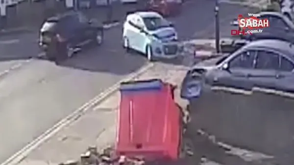 Bir dakika içerisinde 6 defa kaza yapan sürücünün akılalmaz manevraları kamerada | Video