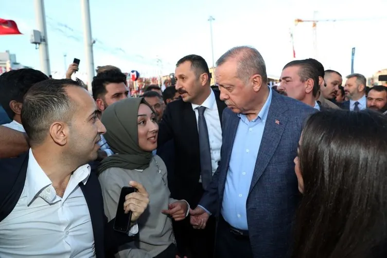 Başkan Erdoğan İstiklal Caddesi'nde yürüdü