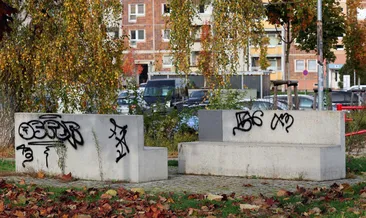 NSU kurbanının anıtına boyalı saldırı