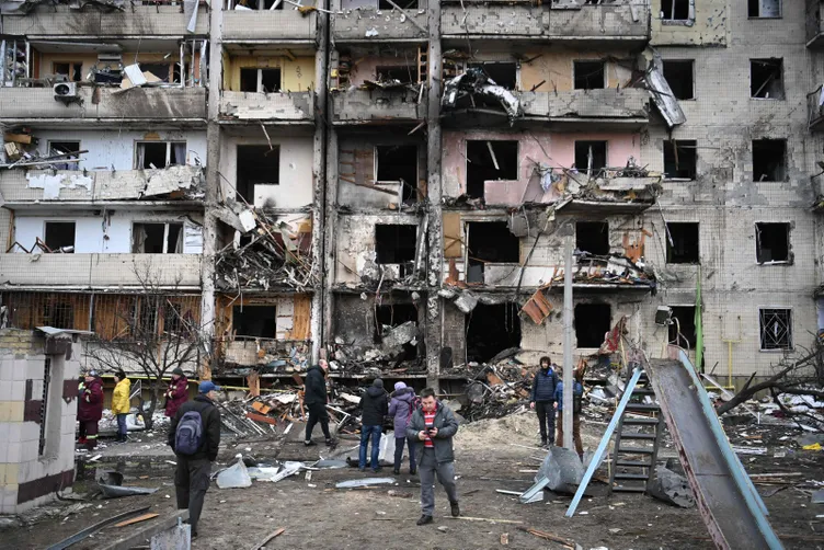 SON DAKİKA: RUSYA UKRAYNA SAVAŞI dehşete düşürüyor! Kiev bombalanıyor! Harkov kuşatıldı! NATO, Ukrayna ve Rusya'dan flaş açıklamalar