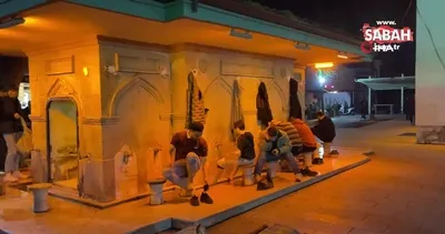 Asrın felaketinde hayatını kaybedenler için dua edilirken gözyaşlarını tutamadı