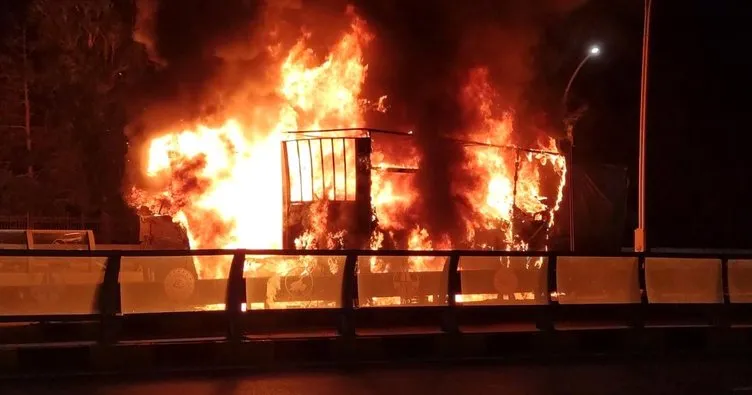 Kuzey Marmara Otoyolu’nda tekstil ürünleri taşıyan bir tır yandı