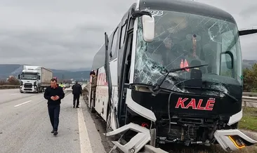 Bolu'da yürekleri ağza getiren kaza: TIR'ın yandan çarptığı yolcu otobüsü refüje çıktı! #bolu