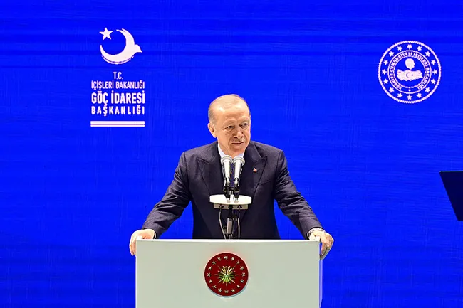 son-dakika-baskan-erdogandan-batiya-gocmen-tepkisi-insani-trajedileri-reklam-malzemesi-olarak-kullaniyorlar-1745832754746.jpeg Son dakika: Başkan Erdoğan'dan Batı'ya göçmen tepkisi: İnsani trajedileri reklam malzemesi olarak kullanıyorlar