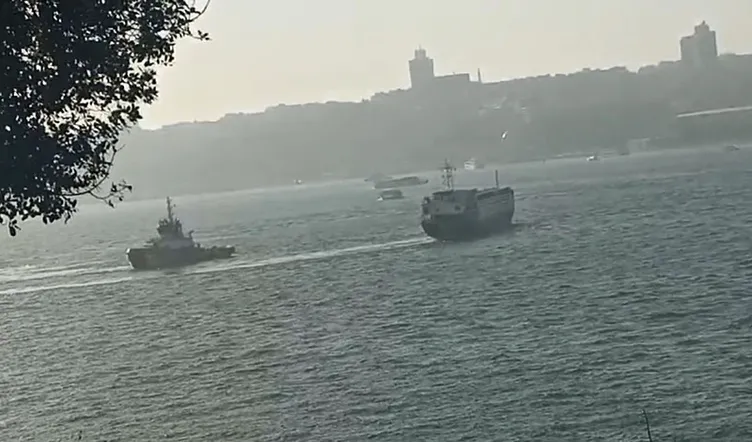 SON DAKİKA HABERLERİ | İstanbul’da iki gemi çarpıştı! Boğaz’da facianın eşiğinden dönüldü: Panik anları kamerada