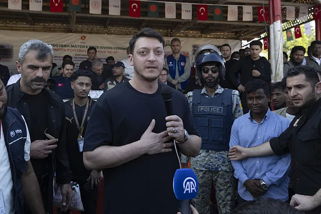 bilal-erdogan-bangladeste-coxs-bazardaki-arakan-multeci-kampini-ziyaret-etti-1771532544529.jpg Bilal Erdoğan Bangladeş'te Cox's Bazar'daki Arakan mülteci kampını ziyaret etti