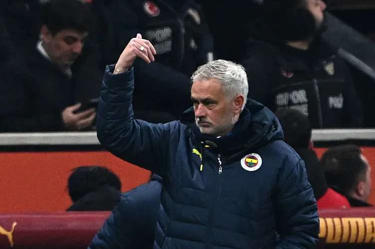 Son dakika haberi: Fenerbahçe’den bomba hamle! Jose Mourinho devlerin elinden alacak...