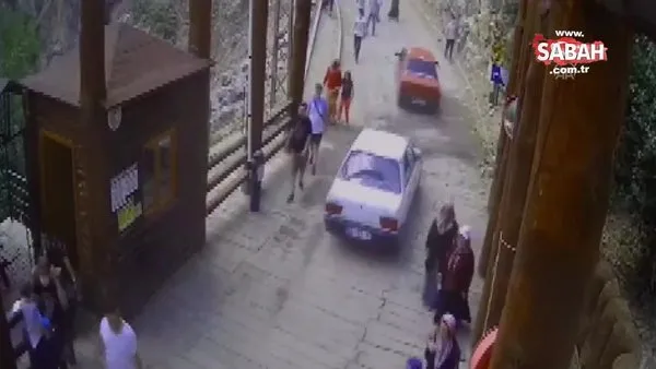 Jandarma personelinin babasının omzundan düşen çocuğu havada yakalama anı kamerada | Video