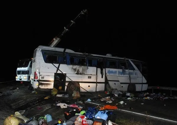 Gerede'de otobüs şarampole devrildi