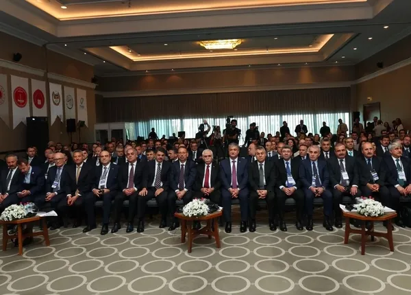 aym-baskani-ozkaya-2012den-bu-yana-739-bin-basvuru-yapildi-yargi-camiasi-adanada-bulustu-reform-ve-uygulama-ta-1780939582278.jpg