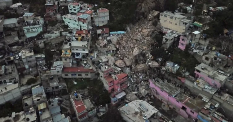 Meksika’da dev kayalar bir mahalleyi yok etti!