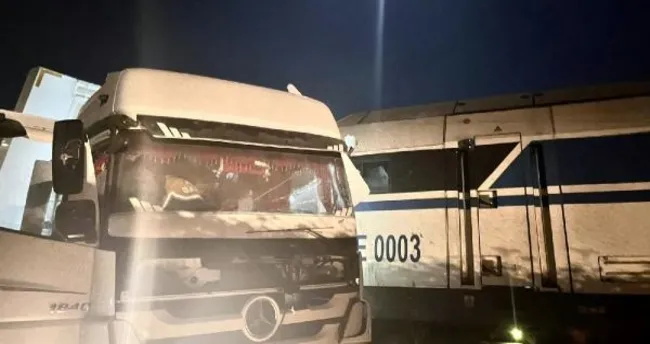 Dıyarbakır’da kaza yapan kamyonda 50 koyun telef oldu Dıyarbakır’da kaza yapan kamyonda 50 koyun telef oldu