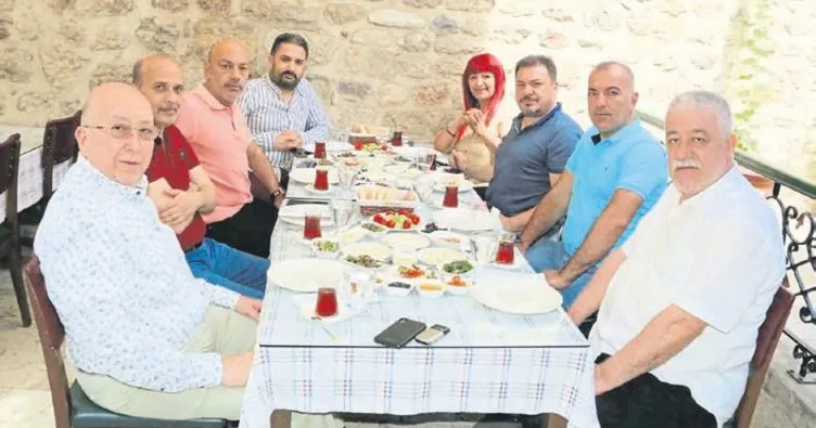 Cemiyet üyeleri aynı sofrada buluştu