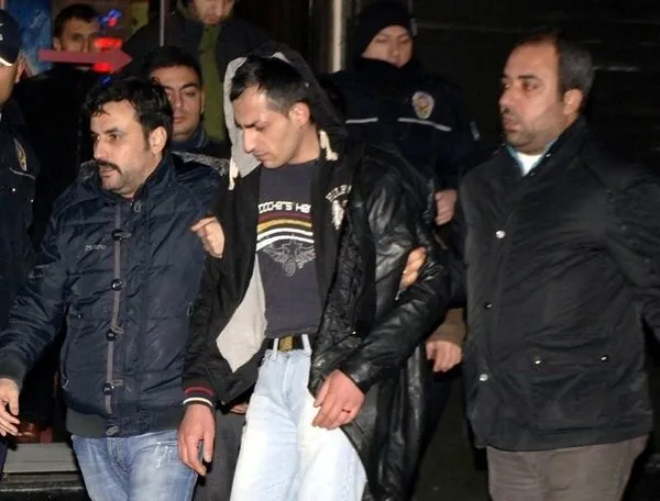 İntihar etmek isteyen gence vatandaş tabut fırlattı